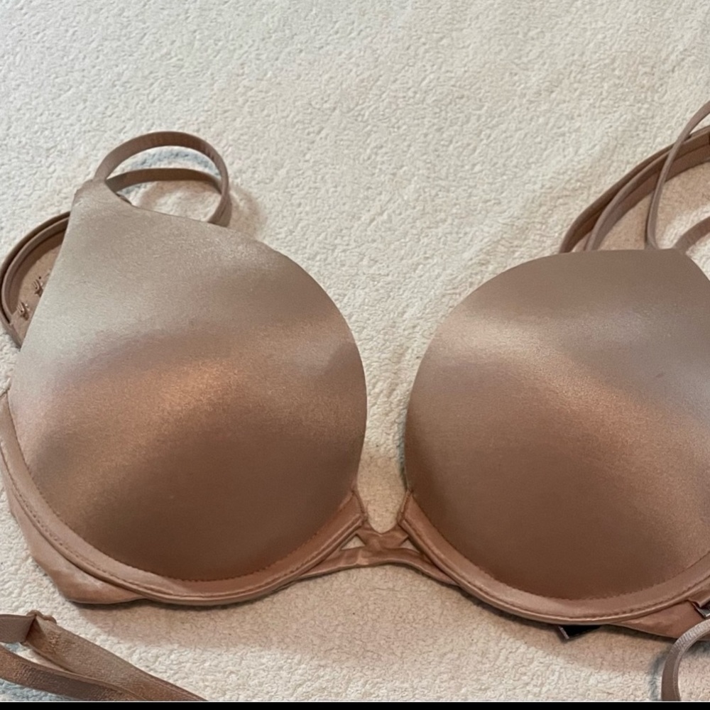 COPY - Victoria’s Secret bombshell 32b